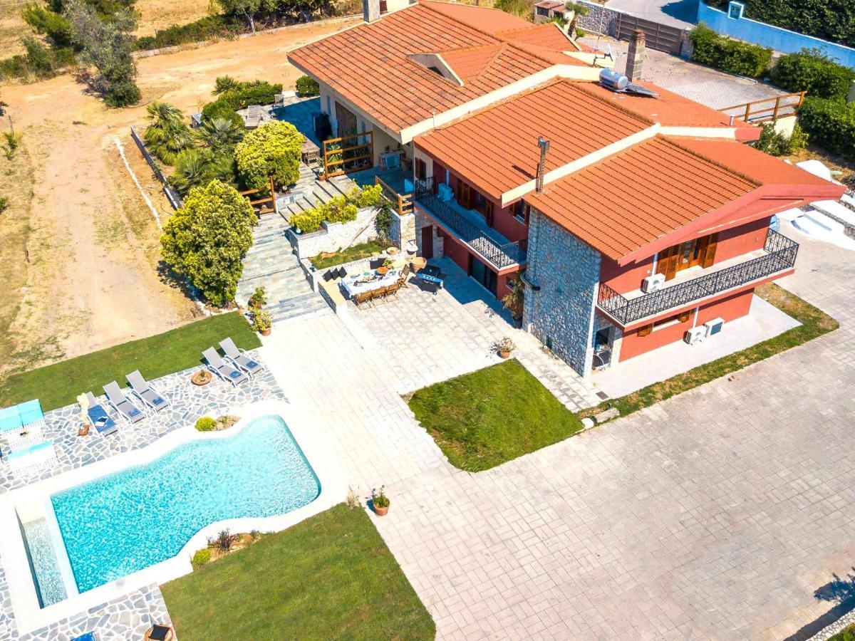 Spacious In With Garden *