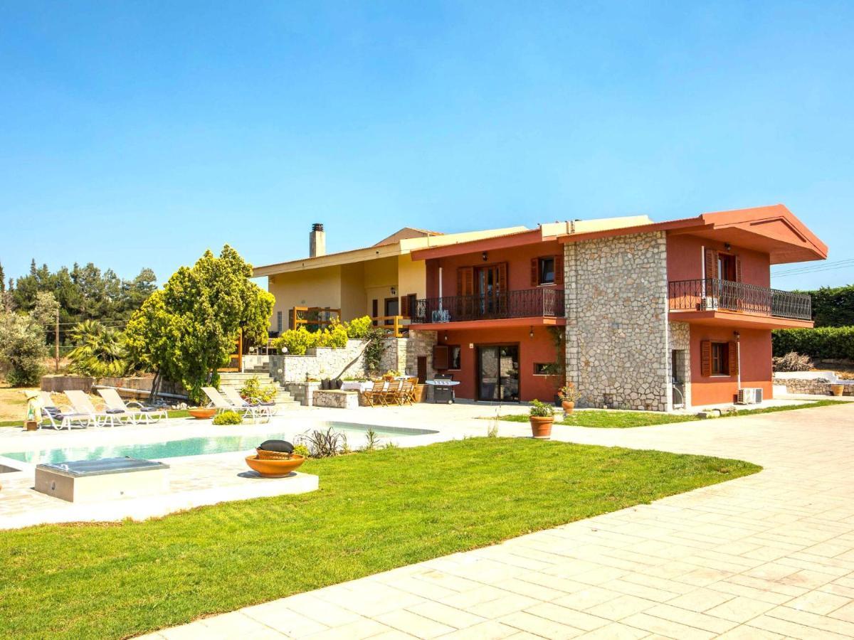 Spacious In With Garden