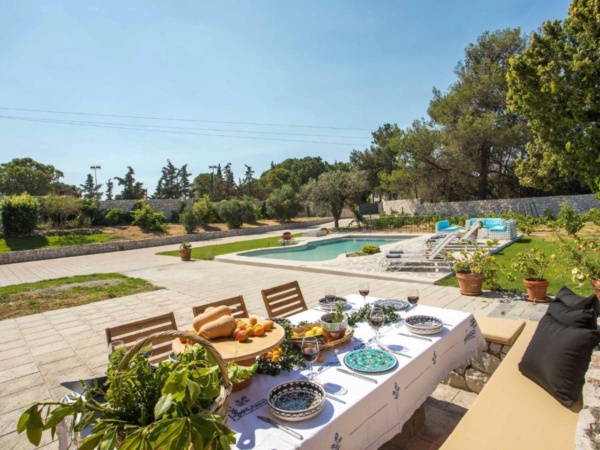 Spacious In With Garden